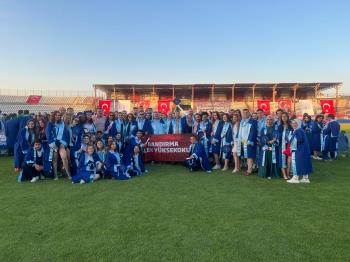  Mezuniyet hakkı alan öğrencilerimiz için Bandırma 17 Eylül Stadyumunda mezuniyet töreni gerçekleştirildi.